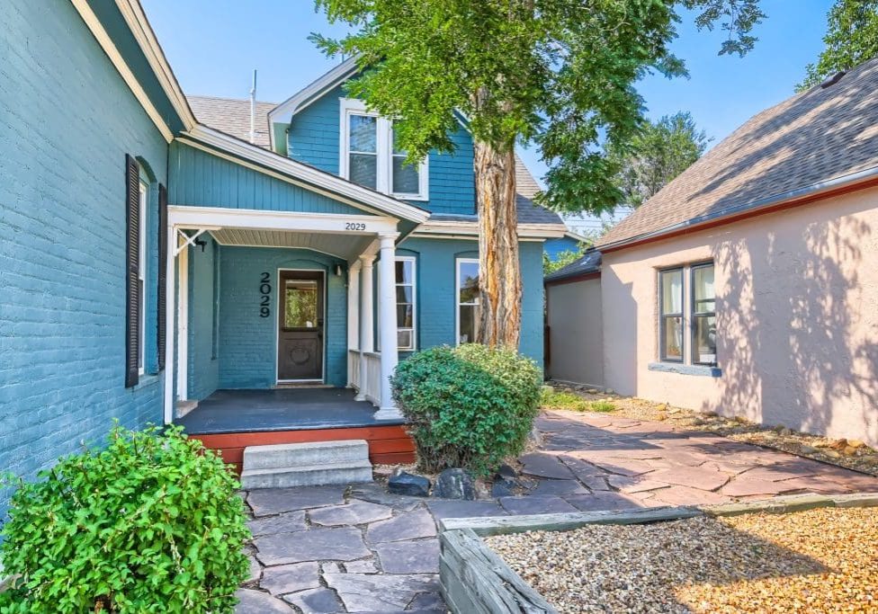 2029 pine st - MLS Sized - 005 - 04 Exterior Front